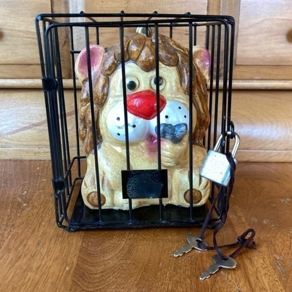 Lion Bank in a Cage Made in Taiwan !chip on coin slot! Has keys and bank plug